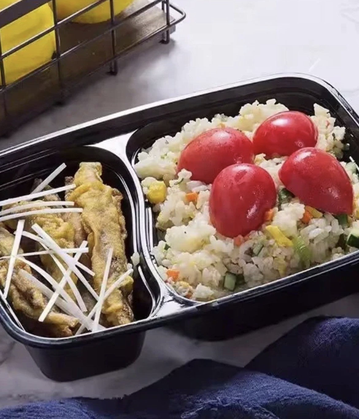 Two Compartment Food Containers with Lid 945ml